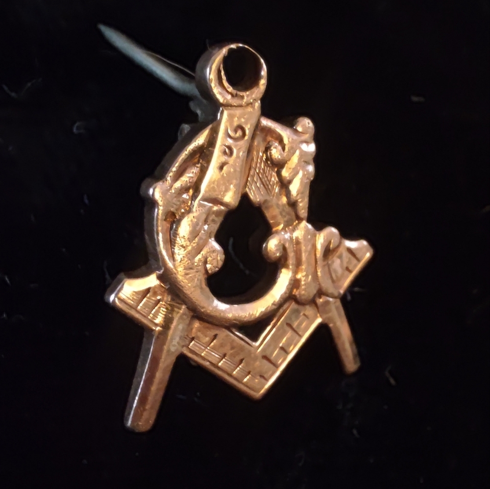 Antique Solid Gold Masonic Pin